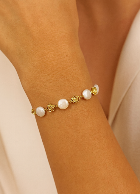 Pearls & Flowers Bracelet – 18K Gold Plated Feminine Charm Bracelet for Women in Hong Kong