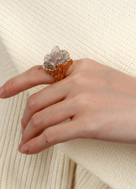 quartz ring hk, healing crystal ring hong kong, 18k matte gold ring hk, master healer ring, crystal jewelry hk, wellness ring for women, gold plated crystal ring, gift for her hong kong