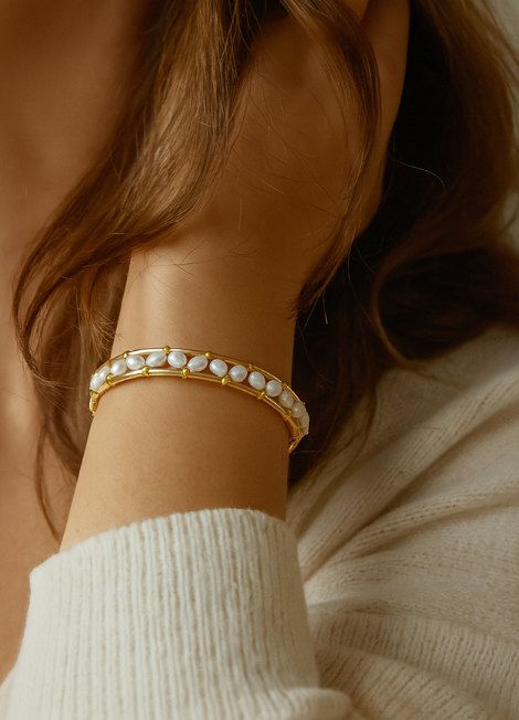 Ebba Open Bangle with Pearl – 18K Gold Plated Elegant Bracelet for Women in Hong Kong